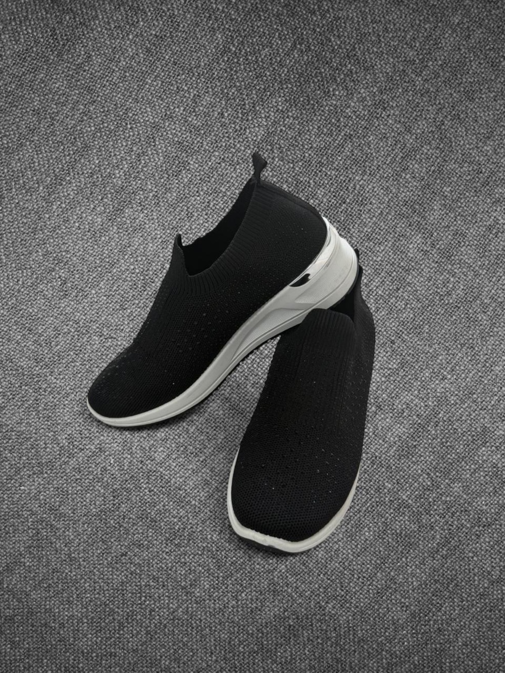 Tommy Bahama Rhinestone Knit Slip-On Sneakers Black Size 10